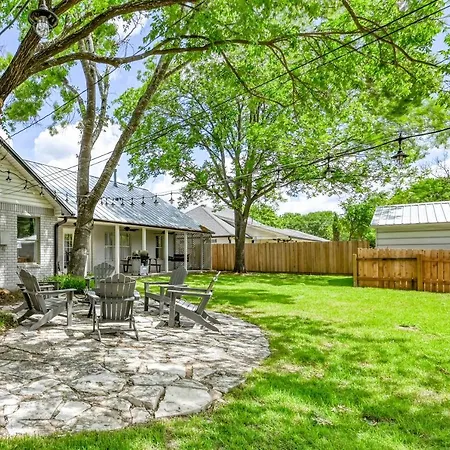 Luxury Haus - Great Backyard, Firepit, Bocce Ball!